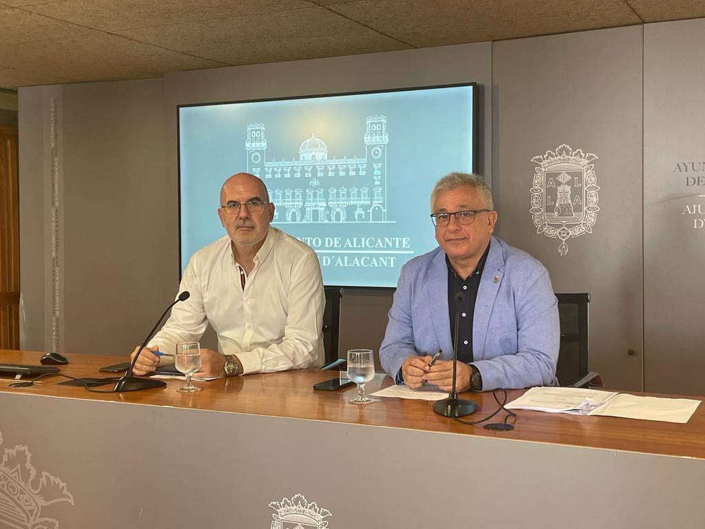 Los portavoces del equipo de gobierno, Manuel Villar y Antonio Manresa.