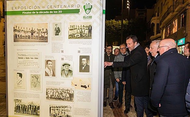 El alcalde Carlos González visita la muestra franjiverde 