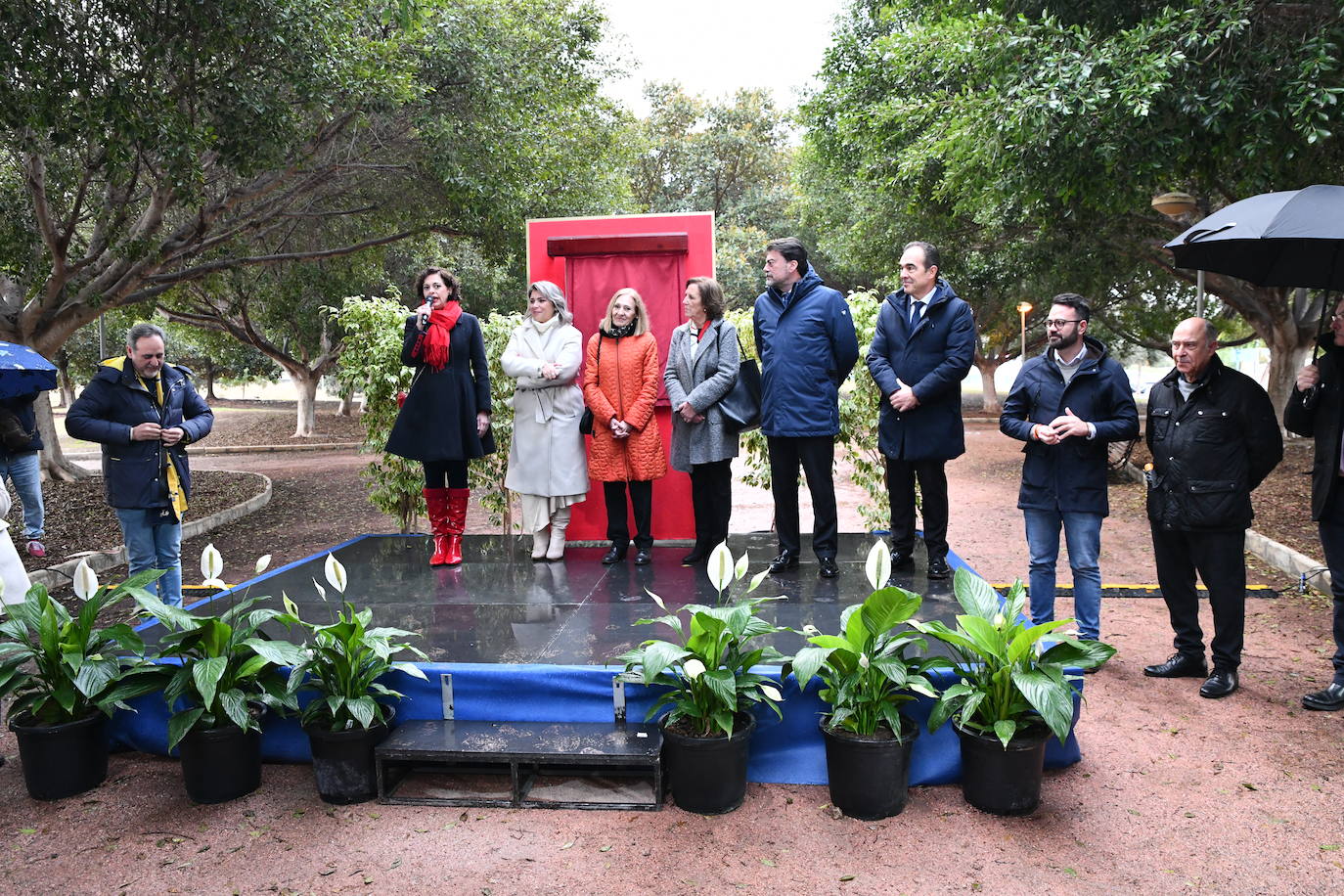 Fotos: Alicante inaugura el parque de las &#039;Damas del fuego&#039; en la playa de San Juan