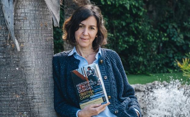 Cristina Campos sostiene la novela finalista del Premio Planeta 2022.