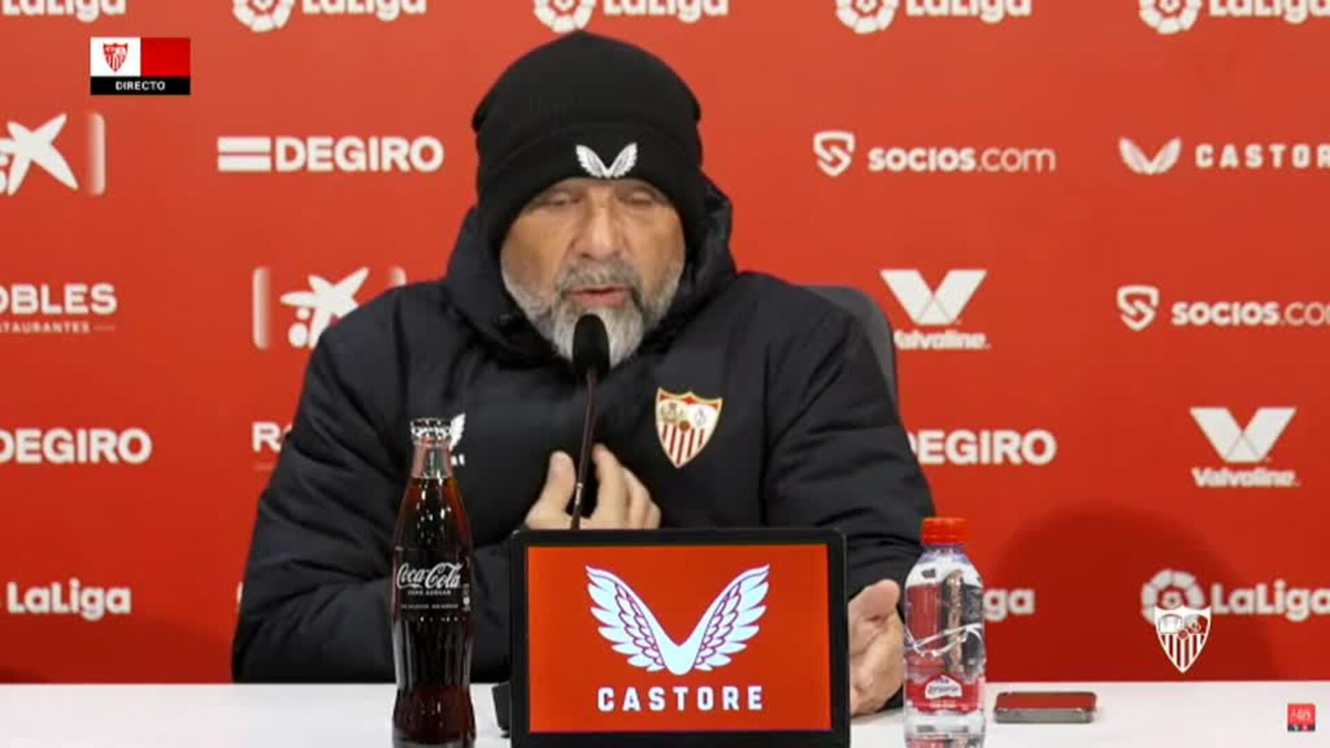 Sampaoli sobre el Papu: "Adjudicar a alguien que se quiera operar porque no quiera jugar por un club, es muy fuerte"