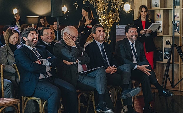 Juan Roig, acompañado por los populares Barcala, Mazón y López Miras 