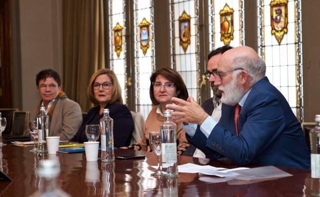 Momento de la primera reunión del comité científico del metaverso.