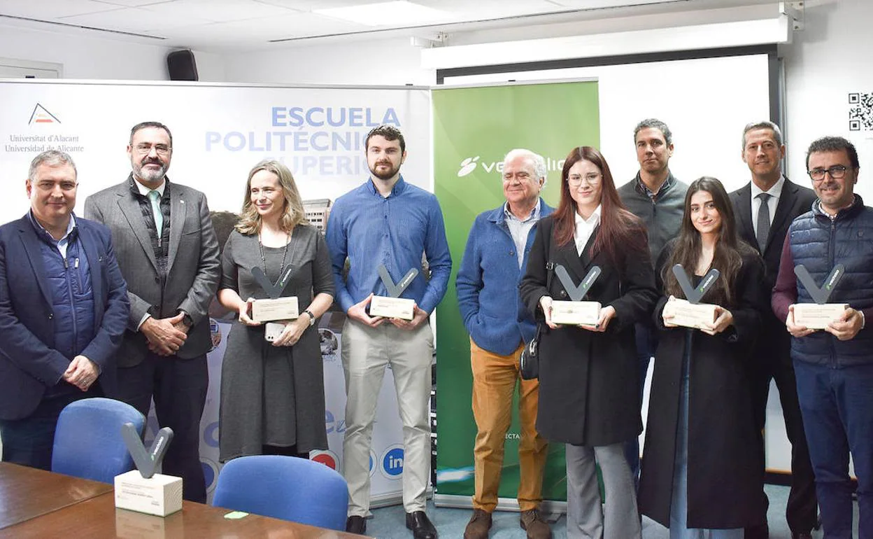 Estudiantes de la UA premiados por la Cátedra Vectalia Movilidad. 