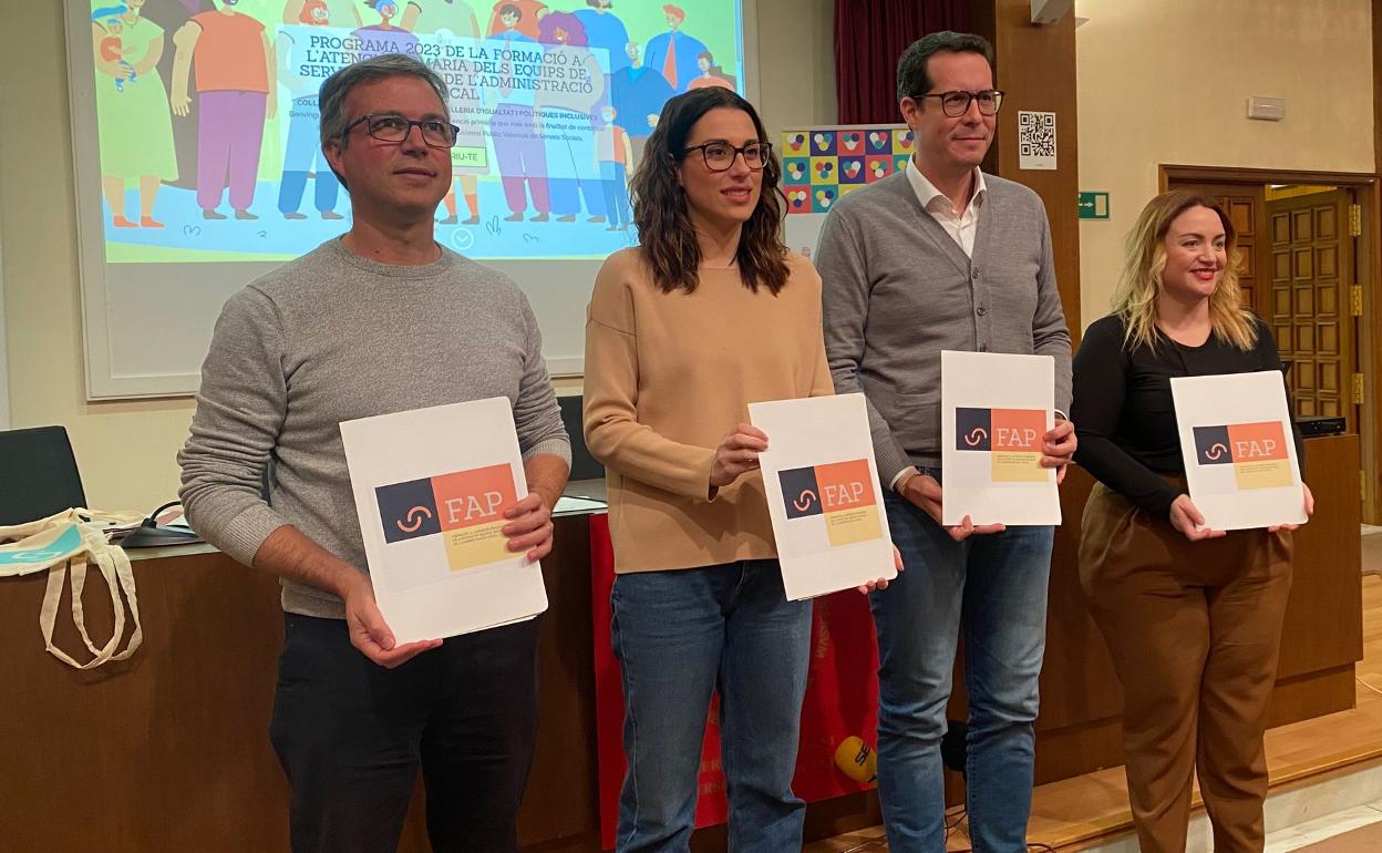 Aitana Mas en la presentación del programa de Formación de Atención Primaria para el personal de servicios sociales. 