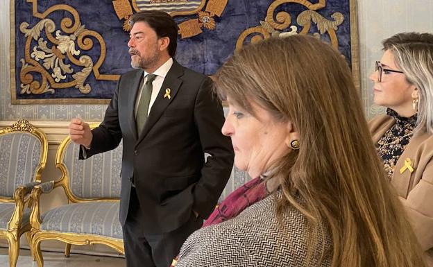 Julia Llopis responde a los vecinos de Colonia Requena: «No somos la gestoría del señor Colominas»