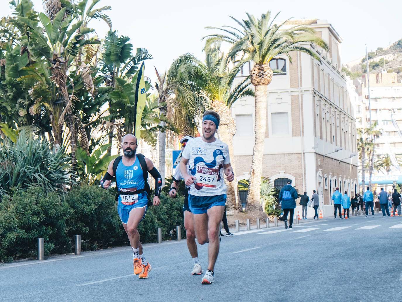 Fotos: Más de 2.500 personas corren la Media Maratón de Alicante