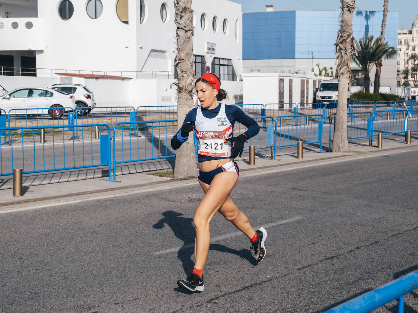 Fotos: Más de 2.500 personas corren la Media Maratón de Alicante