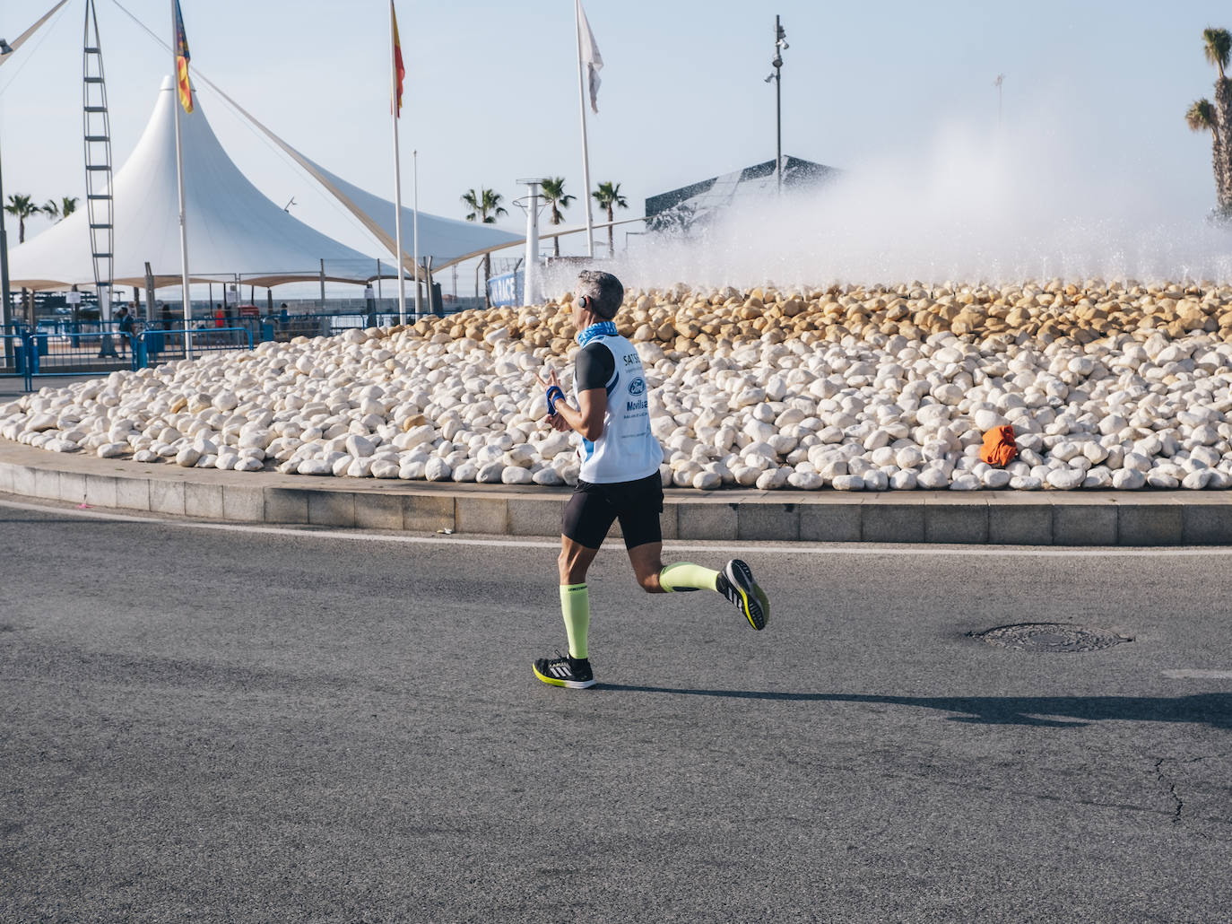 Fotos: Más de 2.500 personas corren la Media Maratón de Alicante