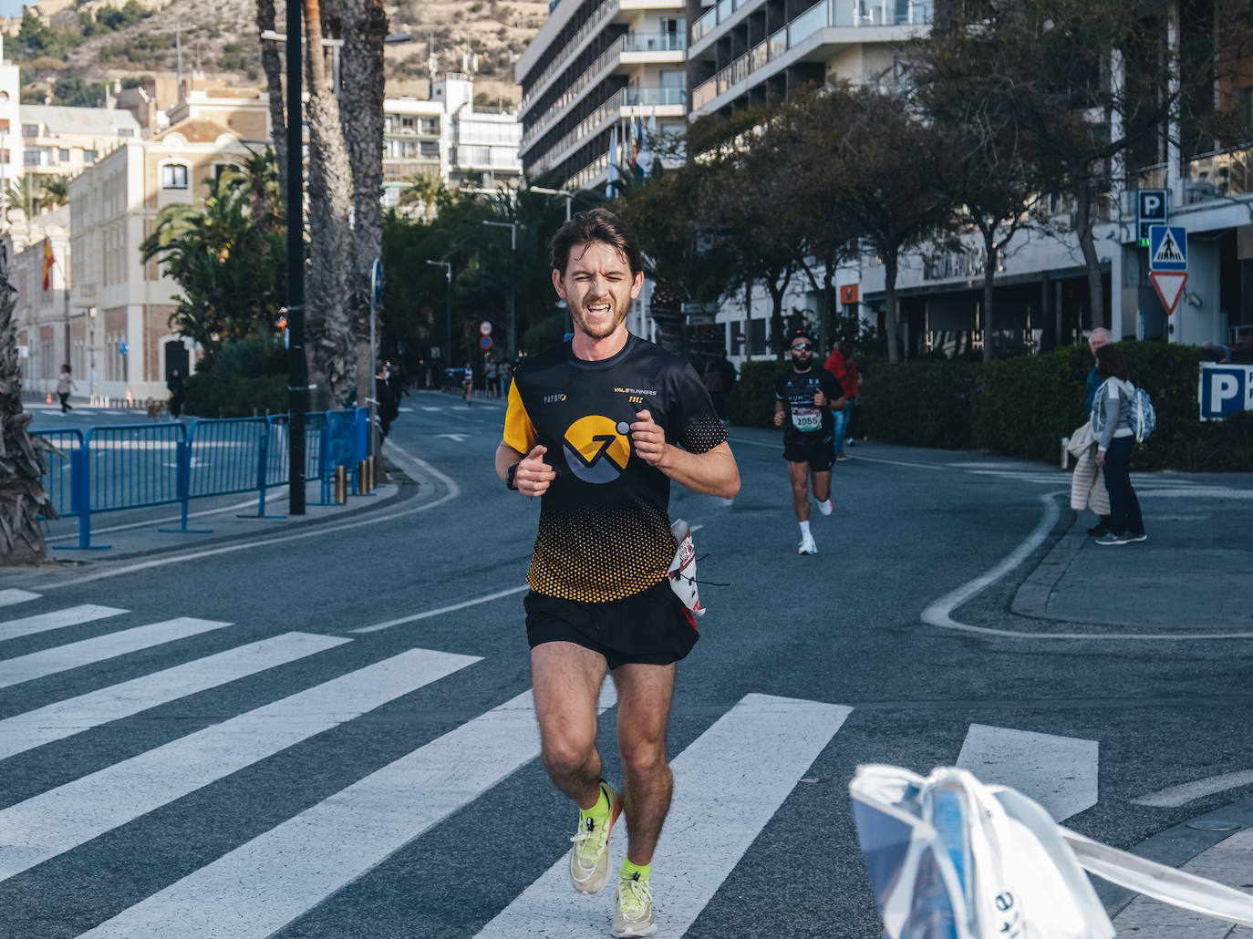 Fotos: Más de 2.500 personas corren la Media Maratón de Alicante