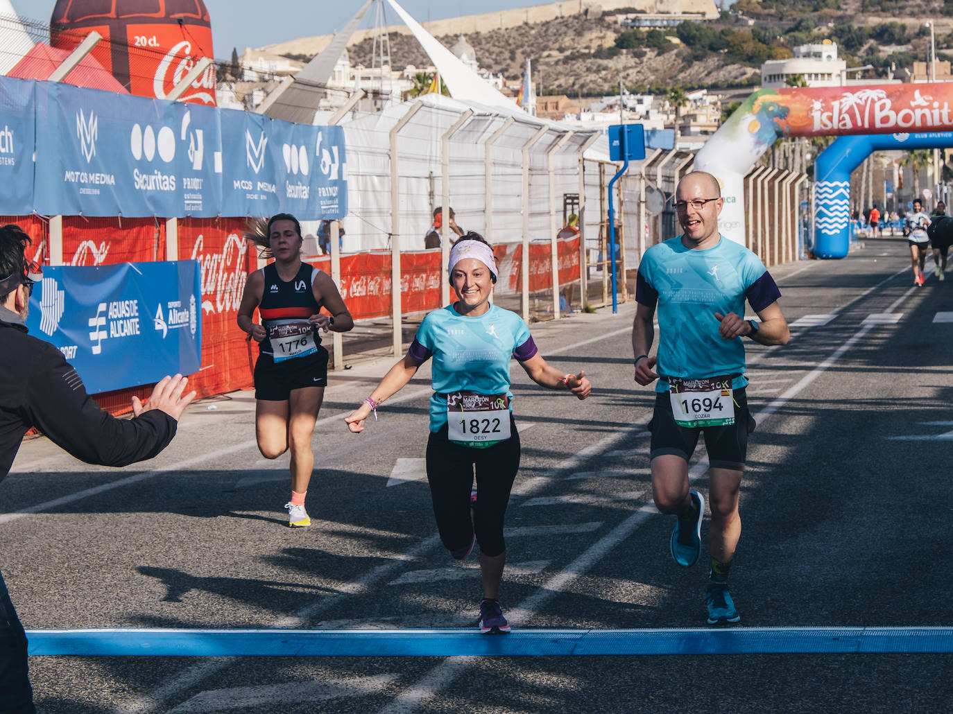 Fotos: Más de 2.500 personas corren la Media Maratón de Alicante