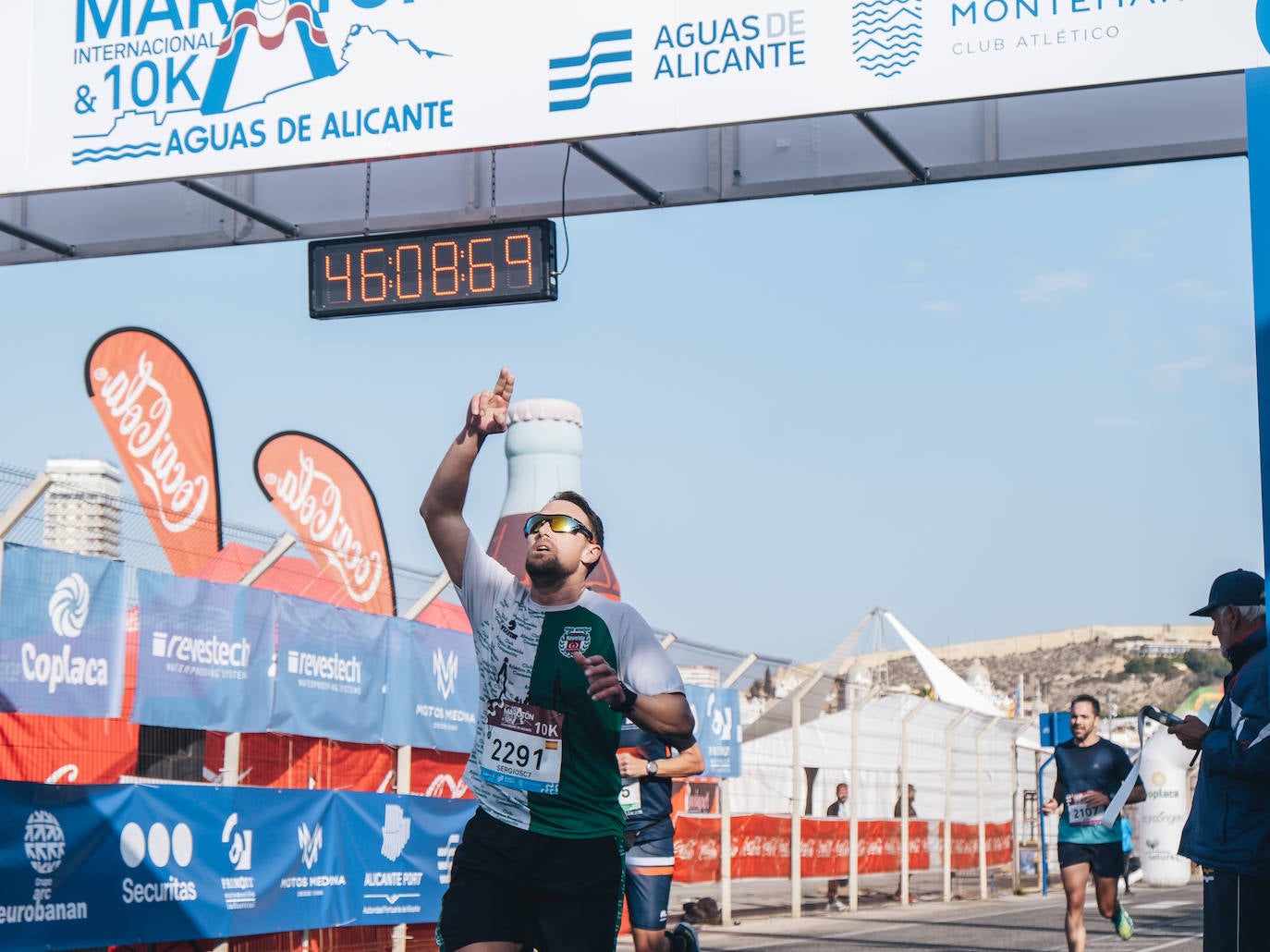 Fotos: Más de 2.500 personas corren la Media Maratón de Alicante