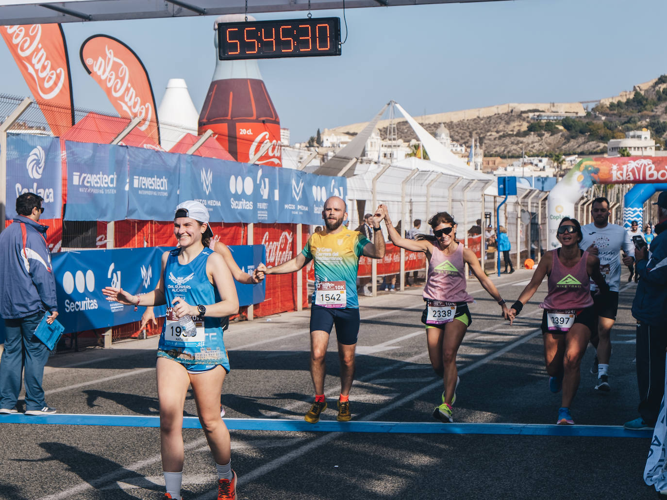 Fotos: Más de 2.500 personas corren la Media Maratón de Alicante