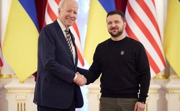 El desafío de Biden a Putin desde Kiev: «No nos vamos, EE UU está aquí para quedarse»