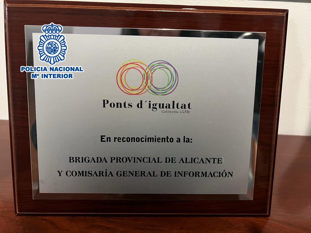 Galardón de reconocimiento a la Policía Nacional