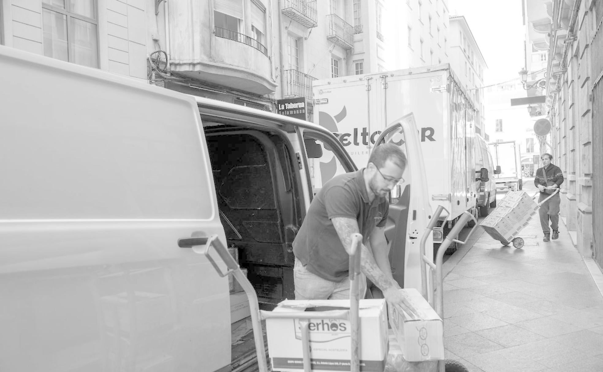 Transportistas descargando en Alicante