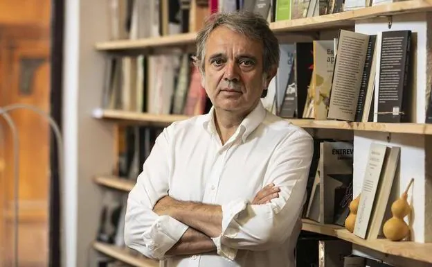 Jorge Alacid retrata el «espinazo moral» de la Transición en su primera novela