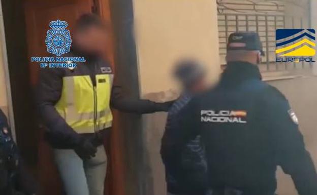 La Policía Nacional y la Europol han detenido a un grupo criminal por tráfico de migrantes de Argelia a Alicante