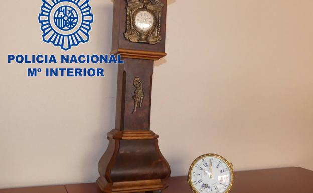 Detenido un anticuario de Benidorm por robar dos relojes del siglo XIX | comercio de antigüedades Alicante