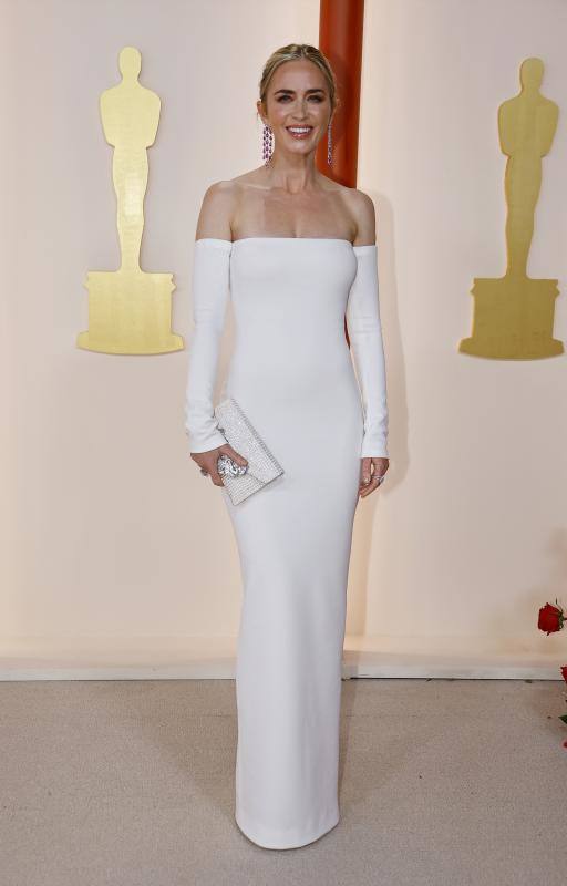 Emily Blunt, muy elegante con las líneas puras para un blanco inmaculado de Valentino.