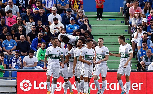Imagen principal - Boyé se queda con ganas de más en Getafe (1-1)