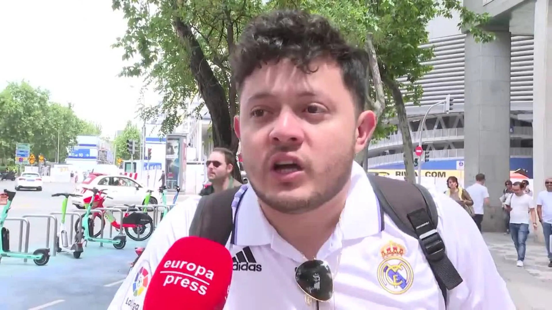 Aficionados en el Bernabéu condenan los insultos racistas a Vinícius