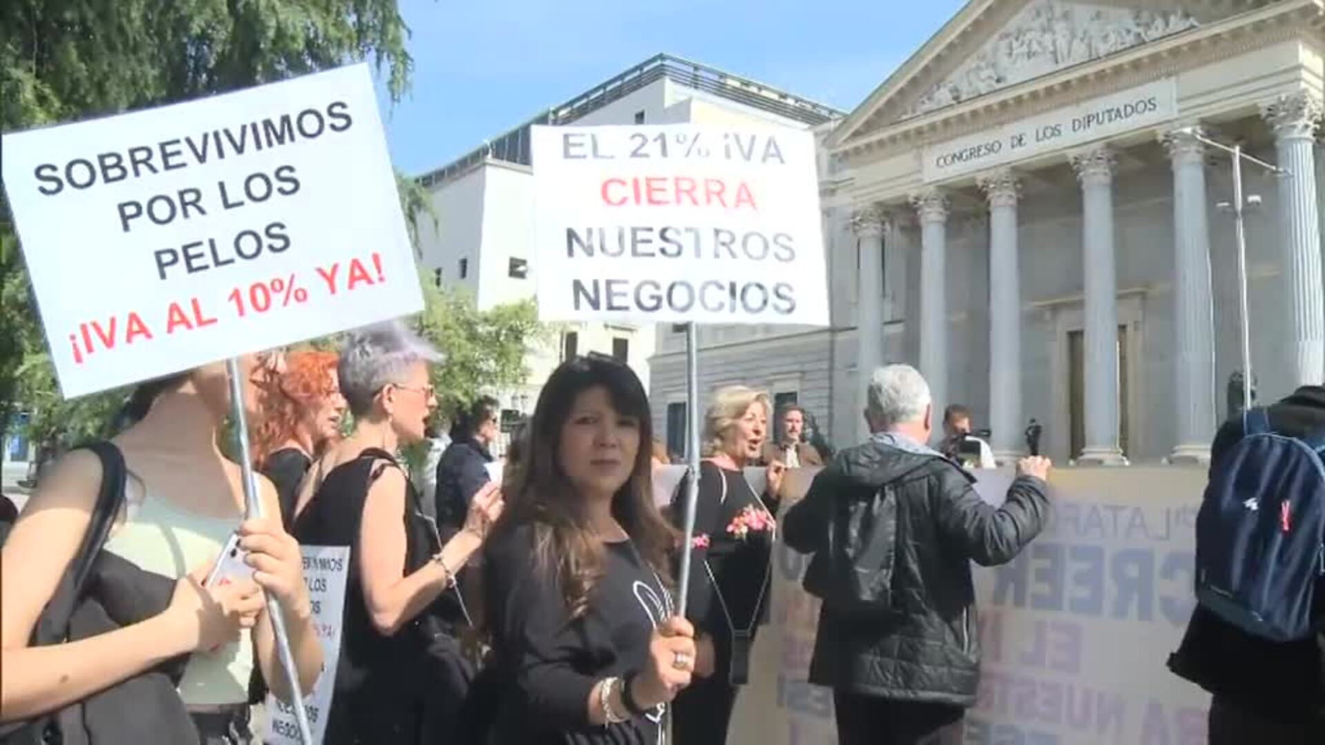 Peluqueros de toda España vuelven a salir a la calle para pedir el IVA reducido