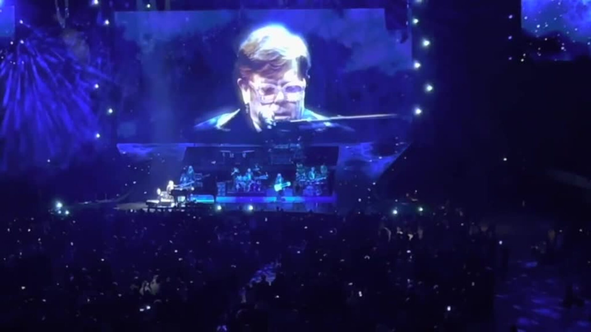 Elton John arranca en Barcelona su gira de despedida ante 18.000 personas