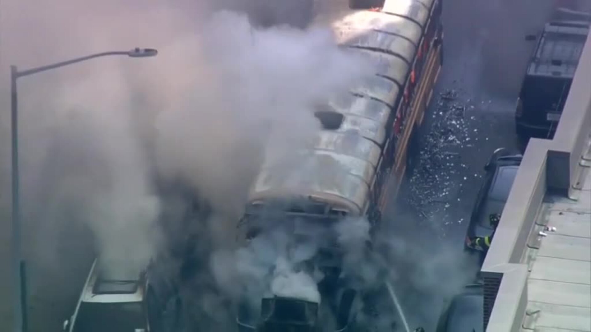 Se incendia un autobús escolar en el que viajaban 6 niños en Nueva York