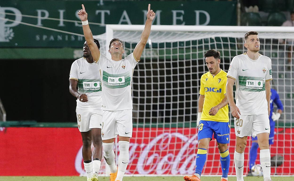 Boyé celebra el tanto del empate esta noche ante el Cádiz. 