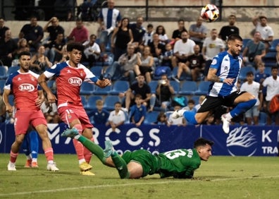 Imagen secundaria 1 - Ketu saca una sonrisa al Rico Pérez en el estreno del nuevo Hércules (1-0)