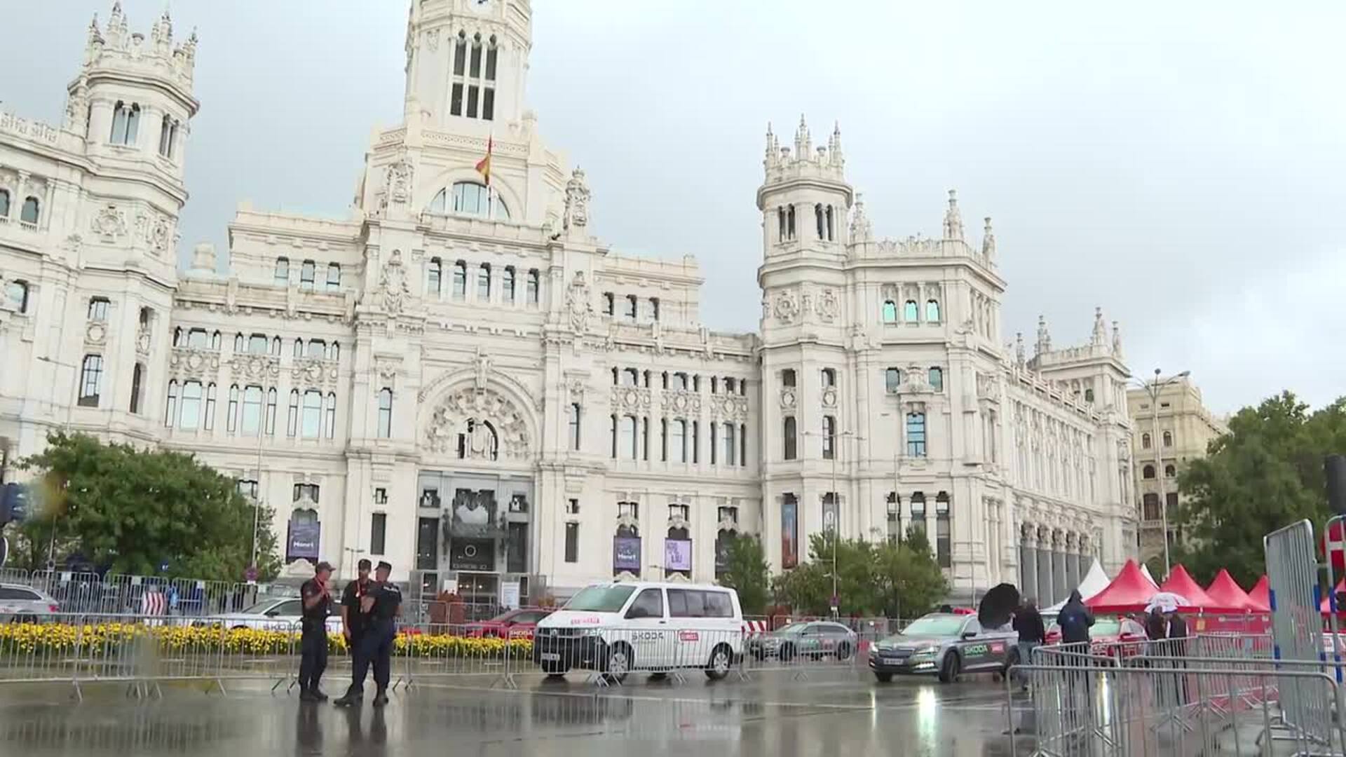 Dispositivo previo a la llegada de la vuelta ciclista a Madrid