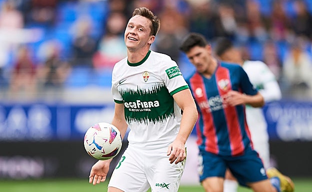 Borja Garcés fue titular con la lesión de Sergio León. 