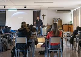 Alumnos en un centro educativo de Alicante.