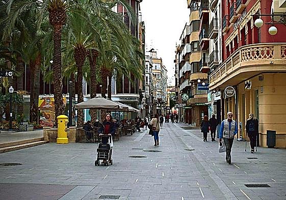Una de las calles de la Glorieta de Elche.