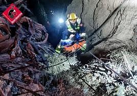 Momento del rescate en el barranco de La Vila.