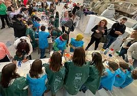 Los pequeños barraquers durante el taller celebrado este miércoles.