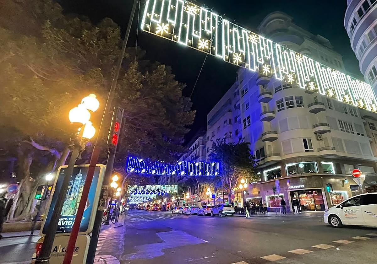 Imagen principal - Detalles de algunas decoraciones navideñas previas al desmontaje. 