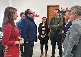 Momento de la reunión entre Ruben Alfaro y Salvador Navarro.