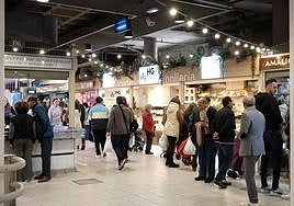 Compras en el Mercado Central de Alicante.