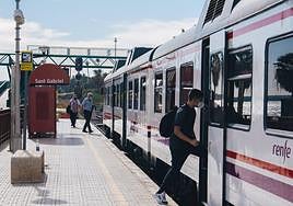 Cercanías en la parada de San Gabriel.