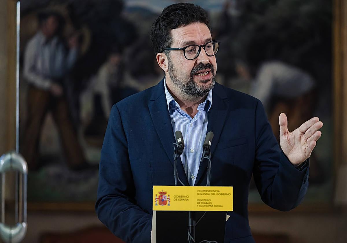 El secretario de Estado de Trabajo, Joaquín Pérez Rey, ofrece una rueda de prensa tras la reunión con los agentes sociales para comunicarles el importe del SMI de 2024.