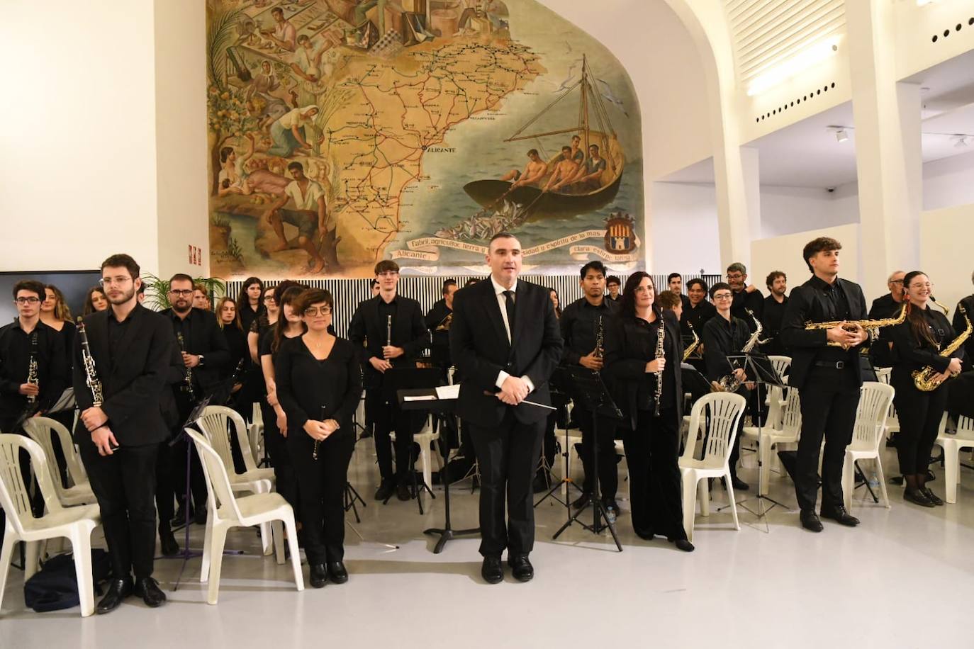 La música de Hogueras rinde homenaje a las belleas