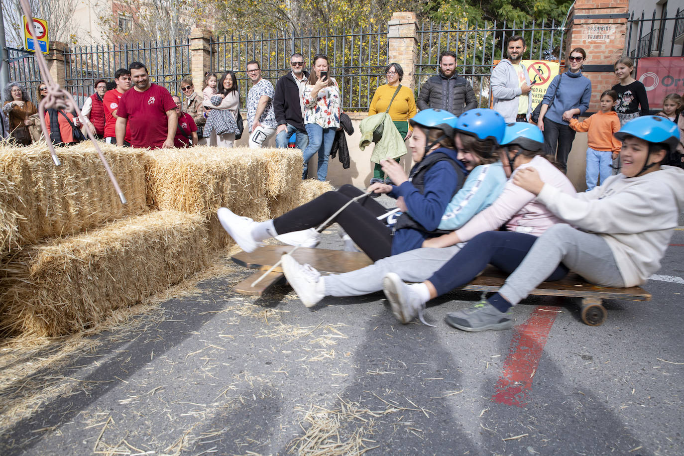 El descenso de galeras abre las fiestas del Porrate de San Antón