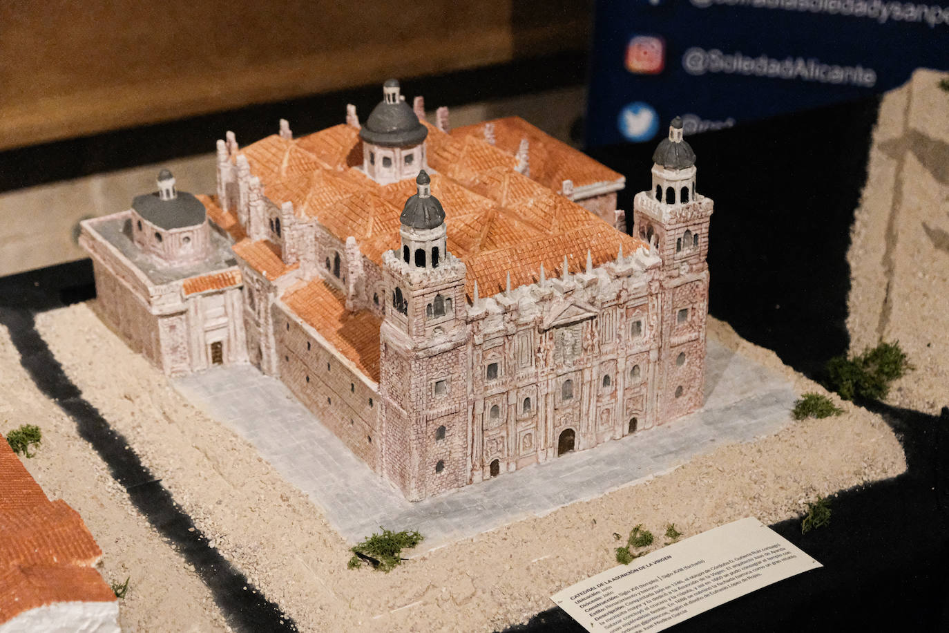 Las miniaturas invaden la Basílica de Santa María de Alicante