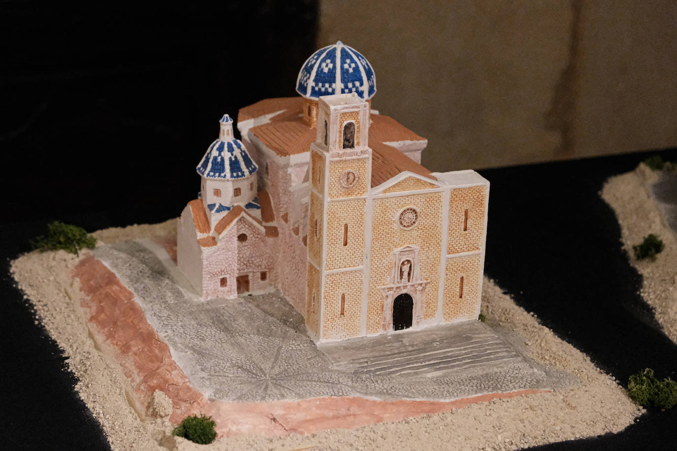 Las miniaturas invaden la Basílica de Santa María de Alicante