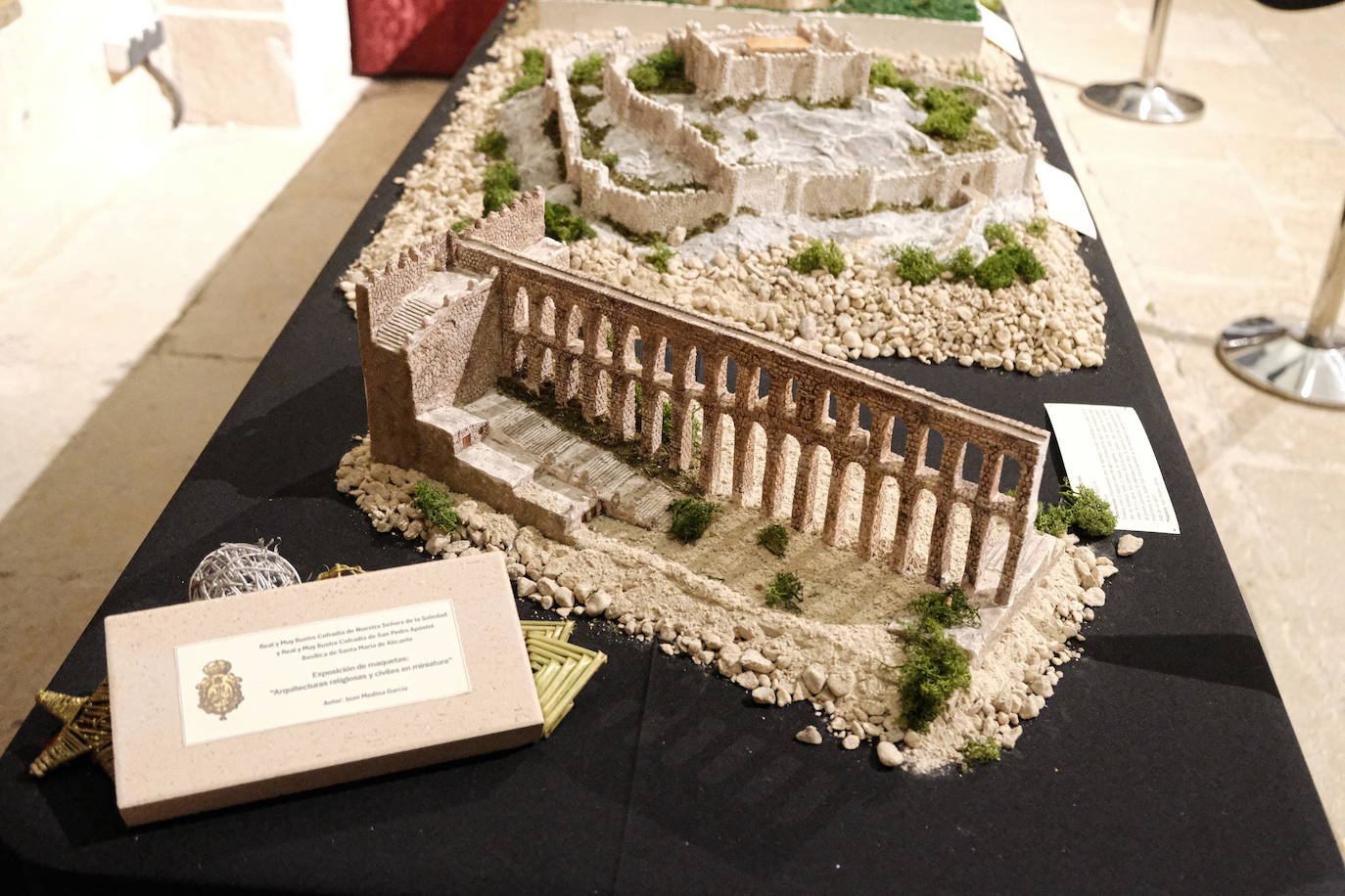 Las miniaturas invaden la Basílica de Santa María de Alicante