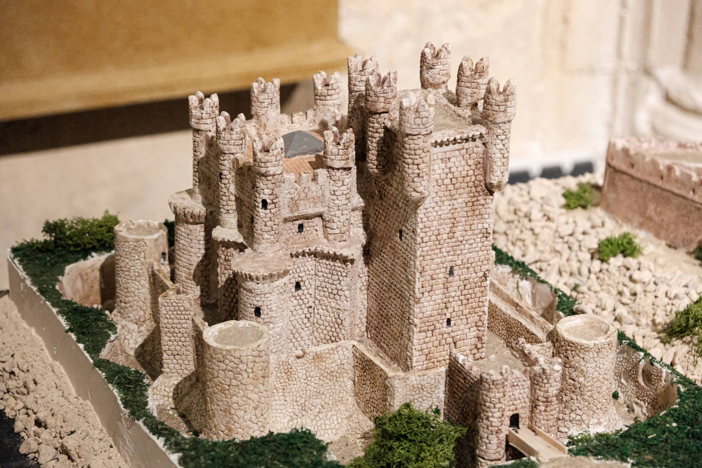 Las miniaturas invaden la Basílica de Santa María de Alicante