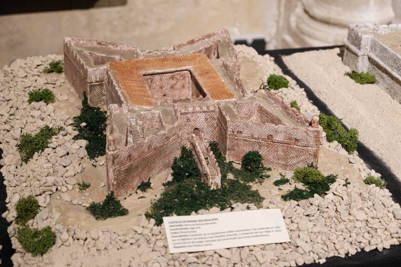 Las miniaturas invaden la Basílica de Santa María de Alicante