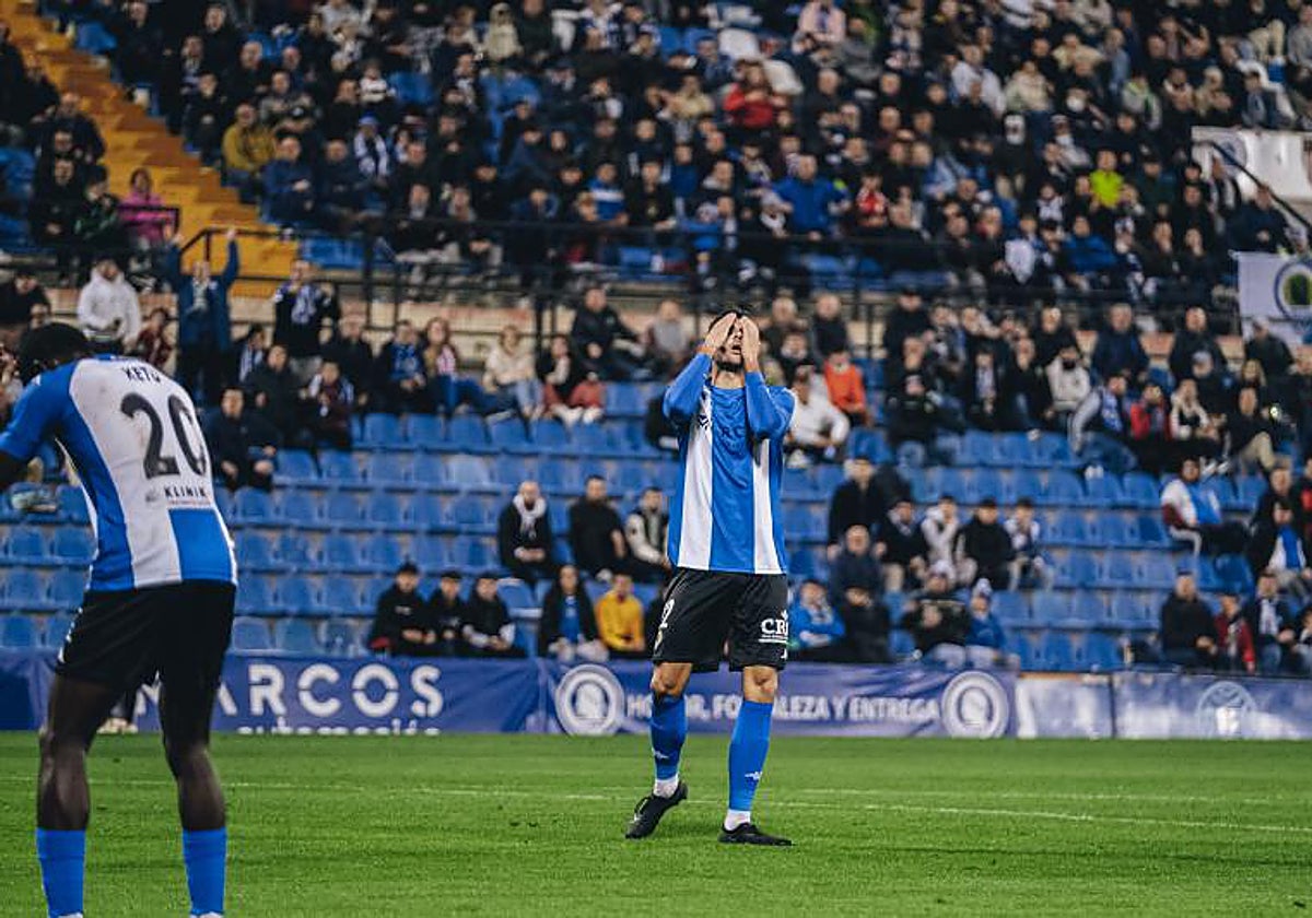 De la Nava y Ketu lamentan una ocasión desperdiciada en el Rico Pérez.